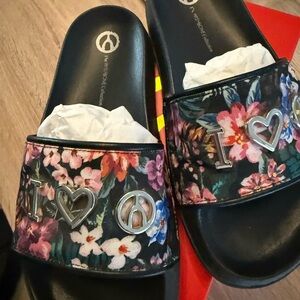 Wishbone Floral Black Slide Sandals